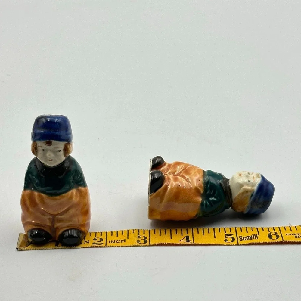 SP115-vintage Dutch boys, salt and pepper shakers‎